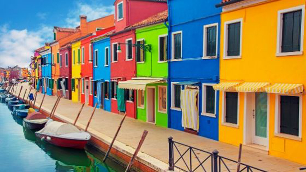 colourful-homes Colorful houses